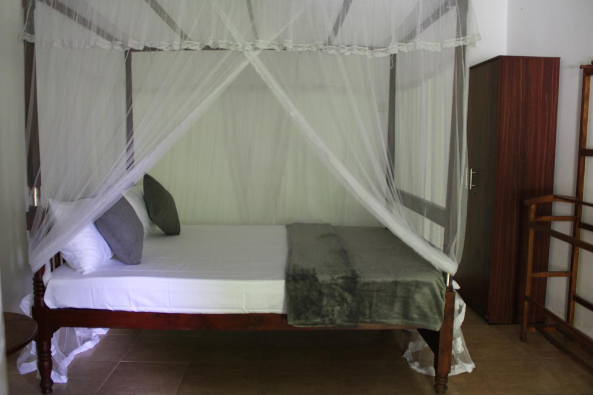 Sun And Surf Rest Hotel Ahangama Exterior foto