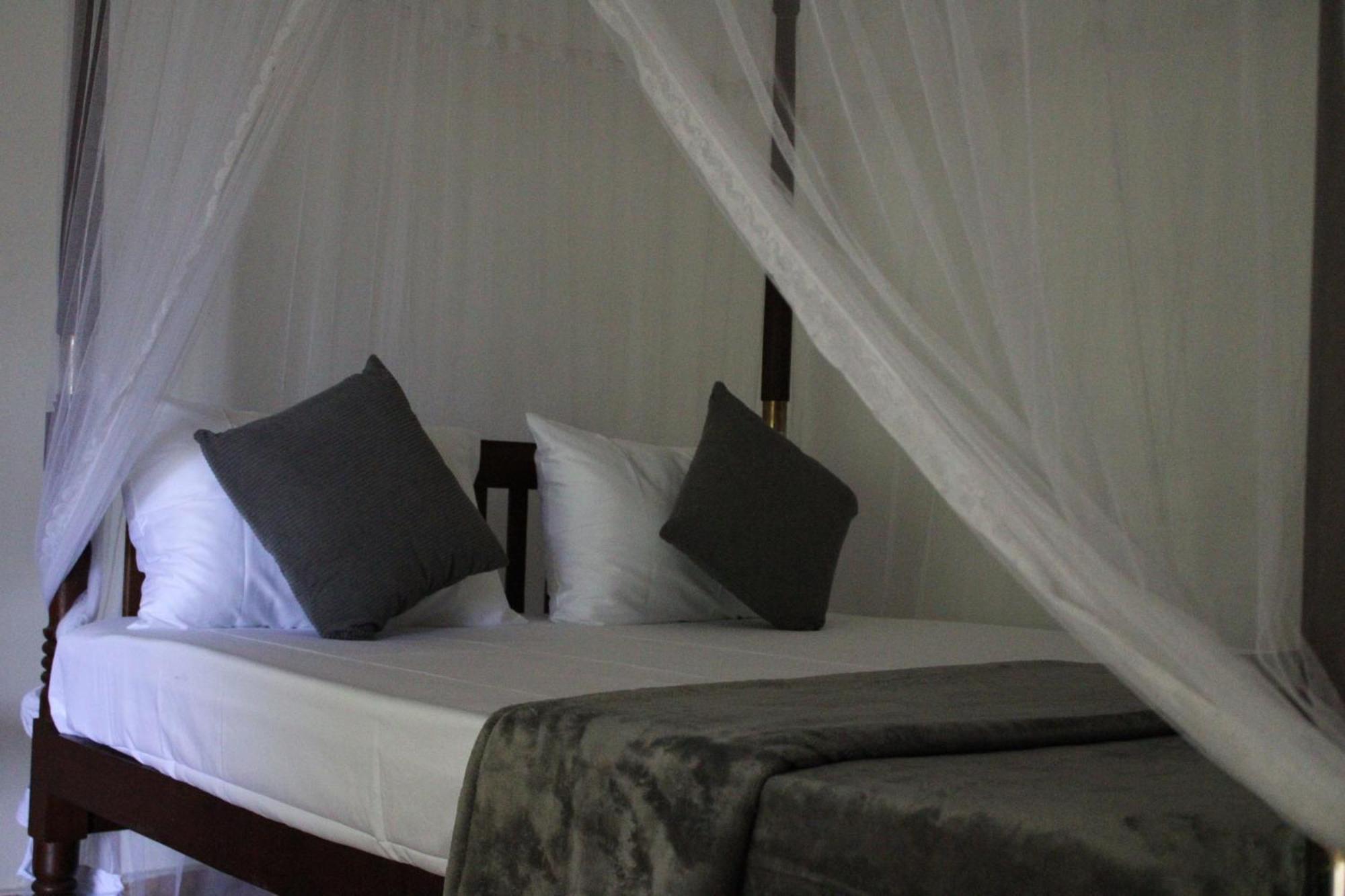 Sun And Surf Rest Hotel Ahangama Exterior foto