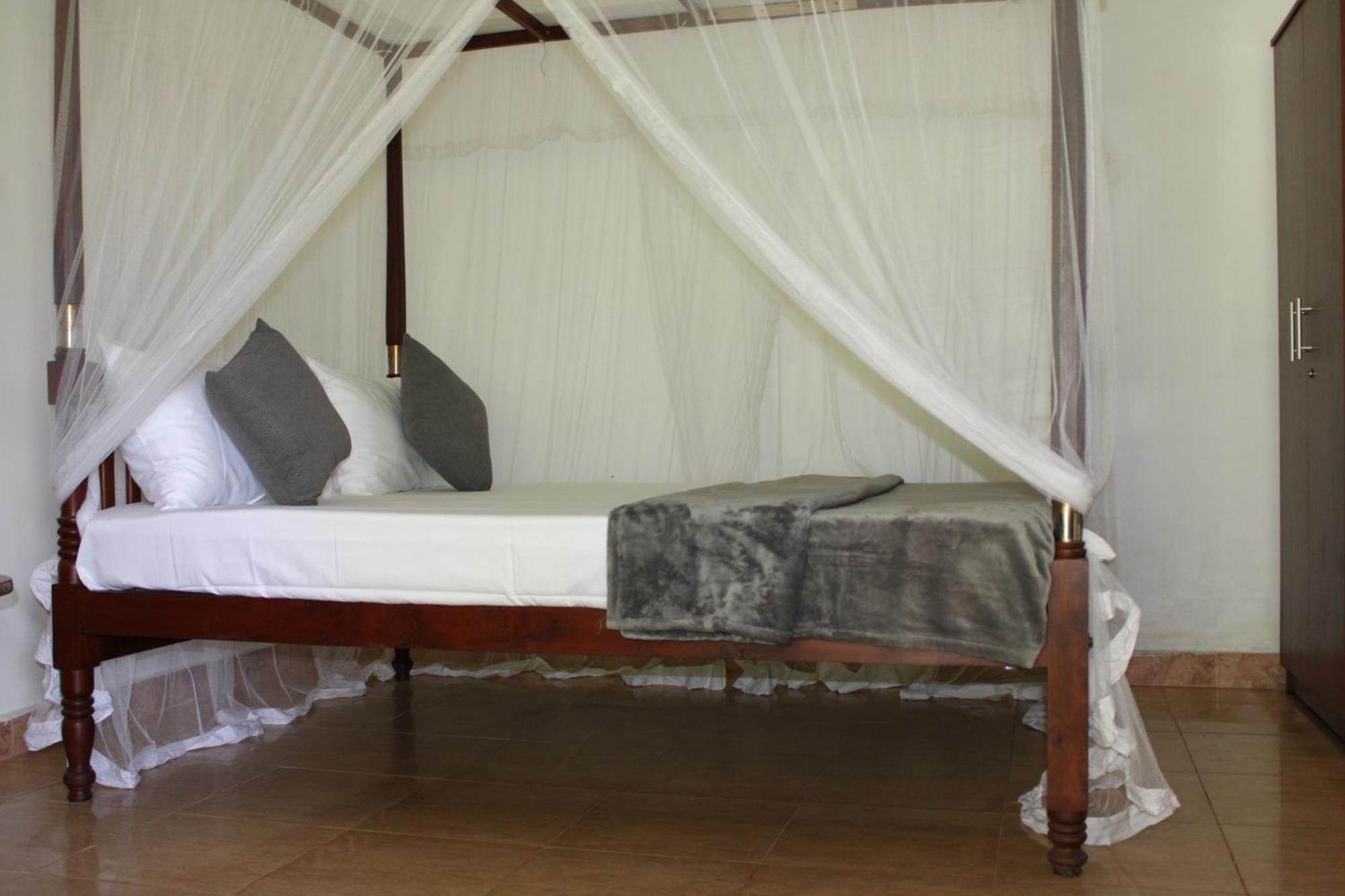 Sun And Surf Rest Hotel Ahangama Exterior foto