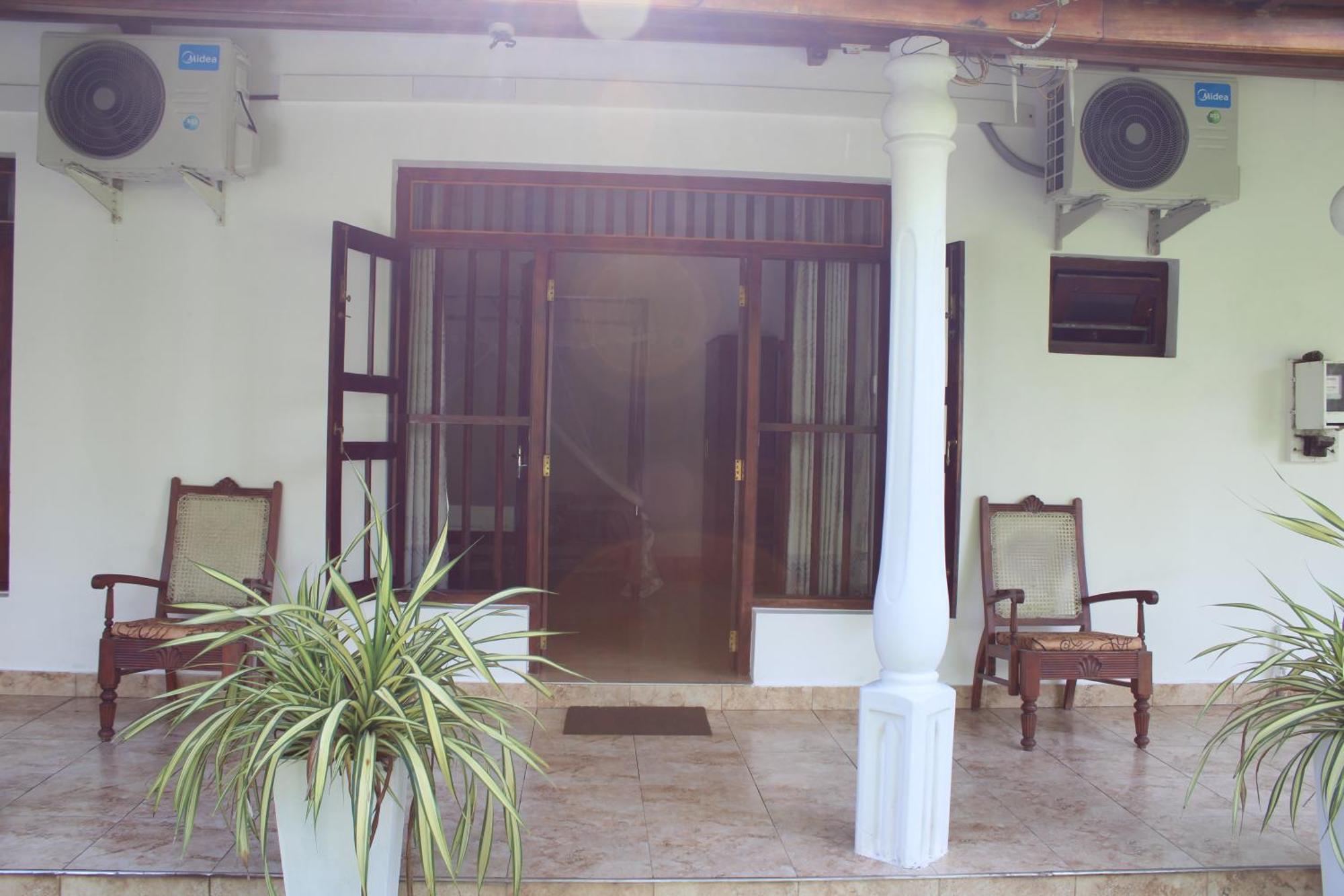 Sun And Surf Rest Hotel Ahangama Exterior foto