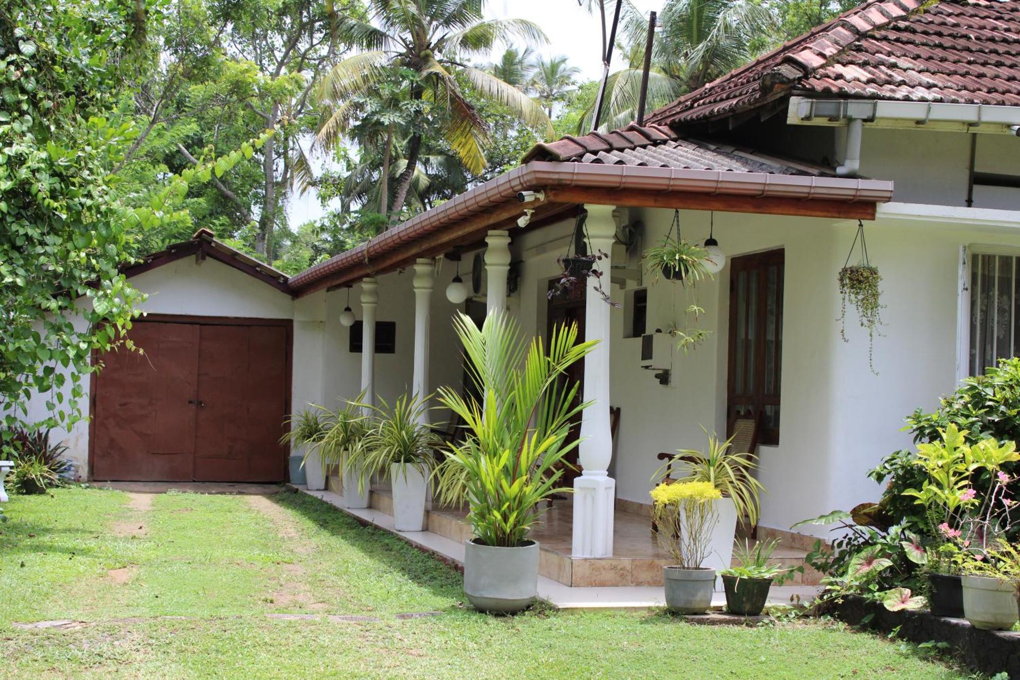 Sun And Surf Rest Hotel Ahangama Exterior foto