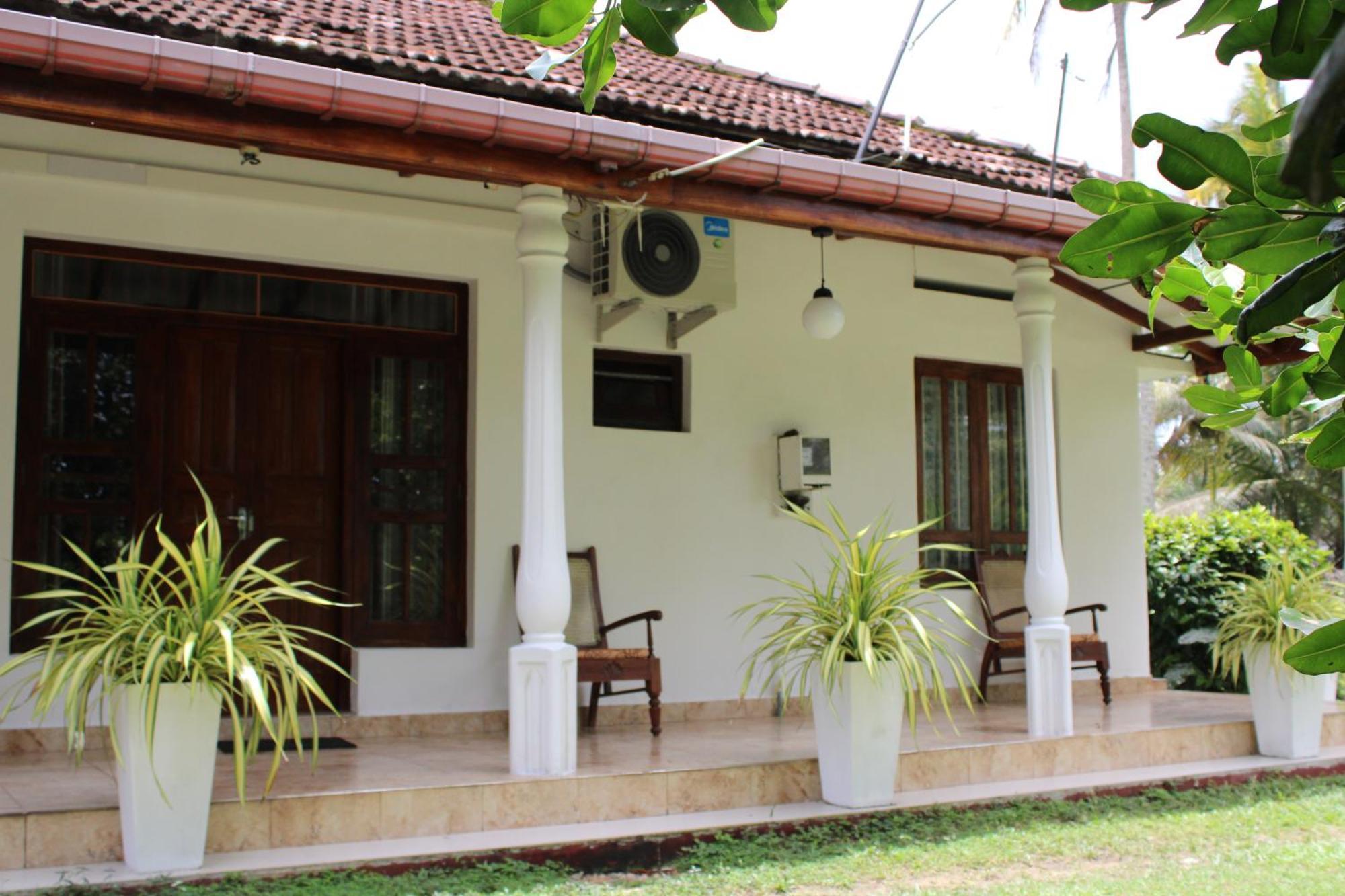 Sun And Surf Rest Hotel Ahangama Exterior foto