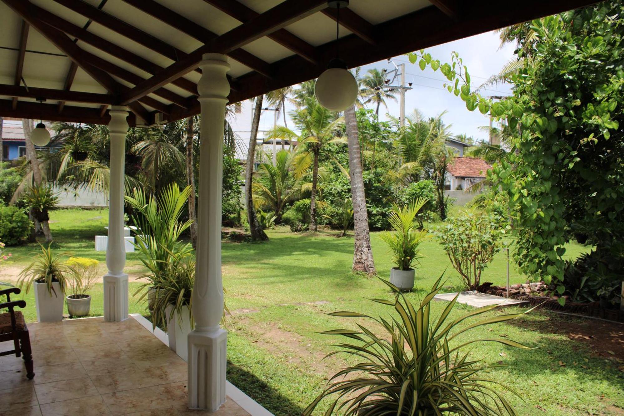 Sun And Surf Rest Hotel Ahangama Exterior foto