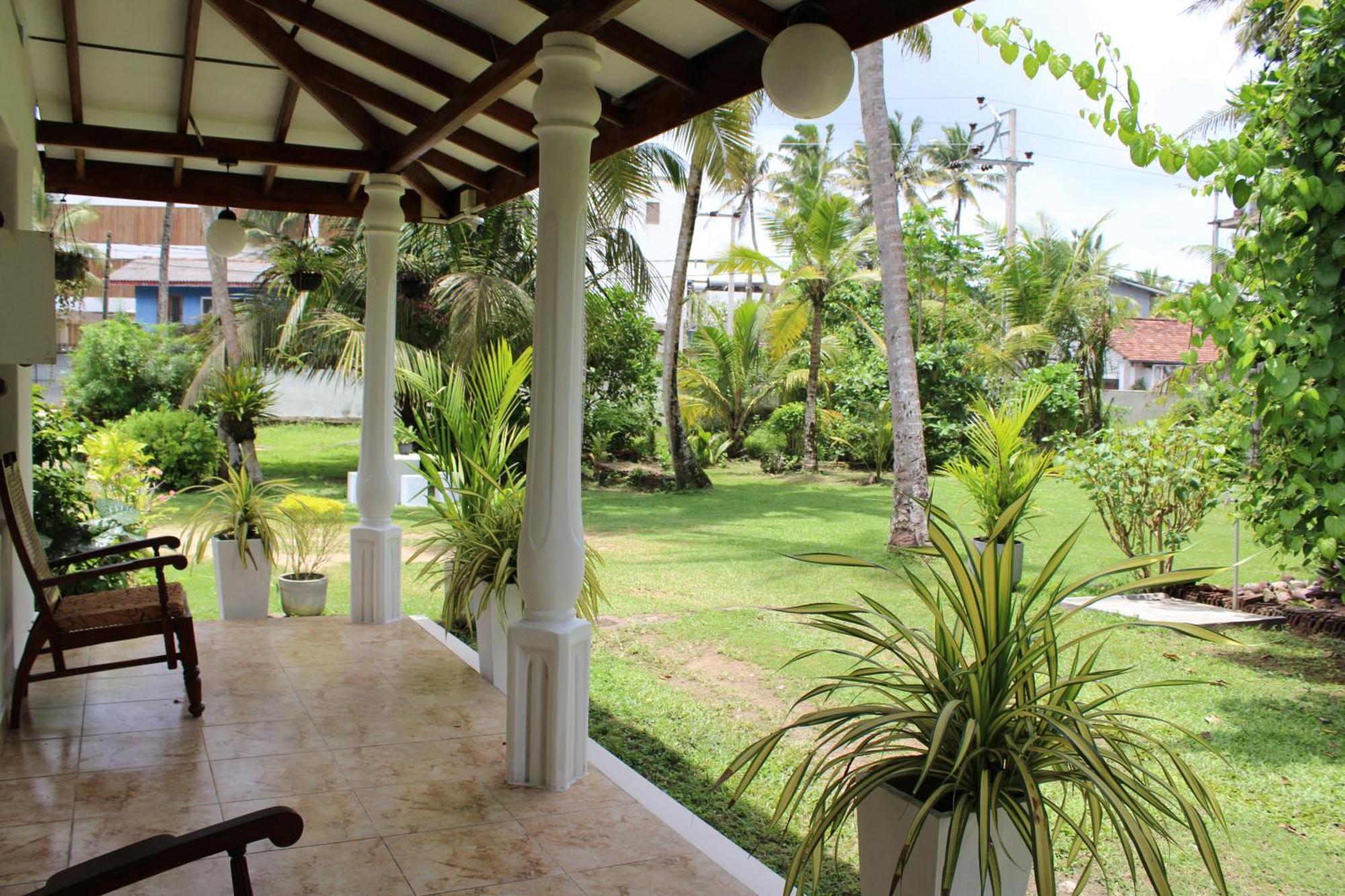 Sun And Surf Rest Hotel Ahangama Exterior foto