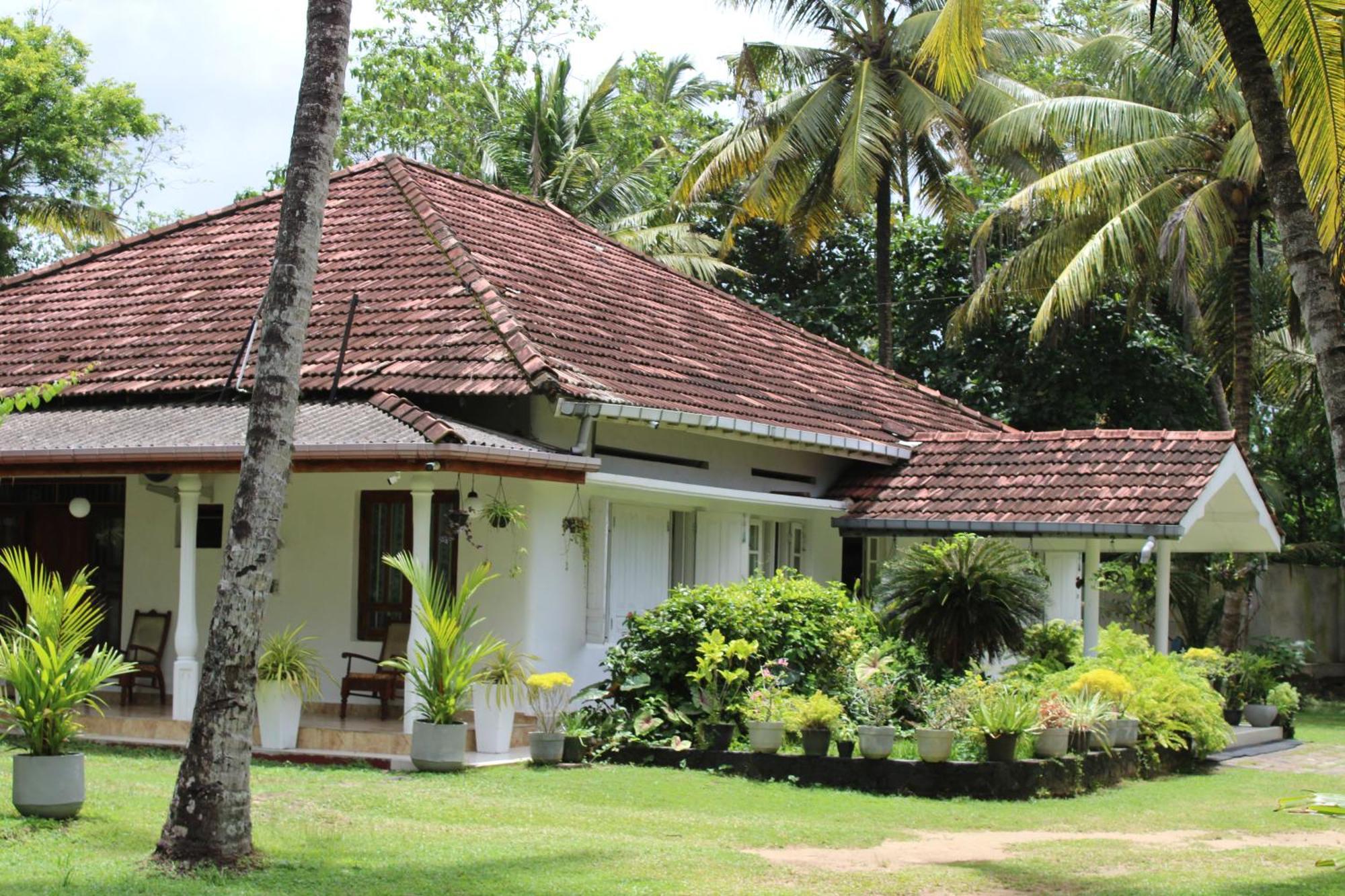 Sun And Surf Rest Hotel Ahangama Exterior foto