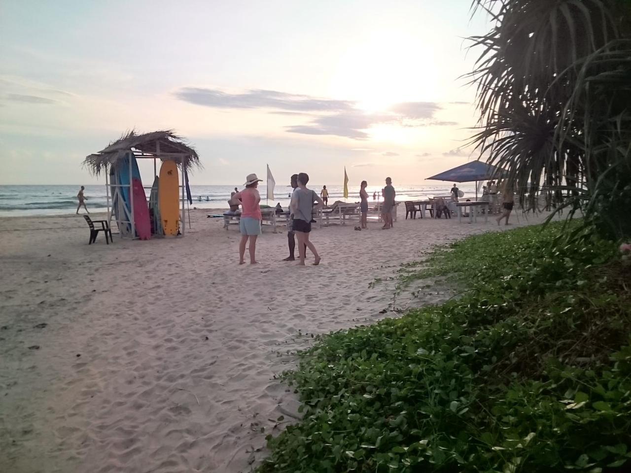 Sun And Surf Rest Hotel Ahangama Exterior foto