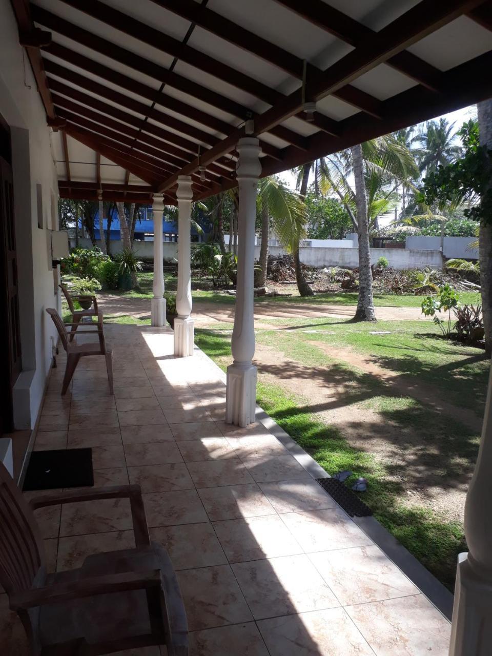 Sun And Surf Rest Hotel Ahangama Exterior foto