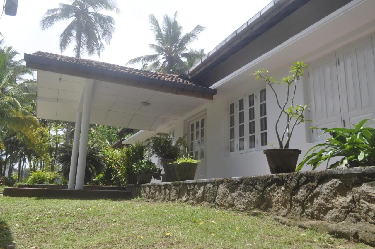 Sun And Surf Rest Hotel Ahangama Exterior foto