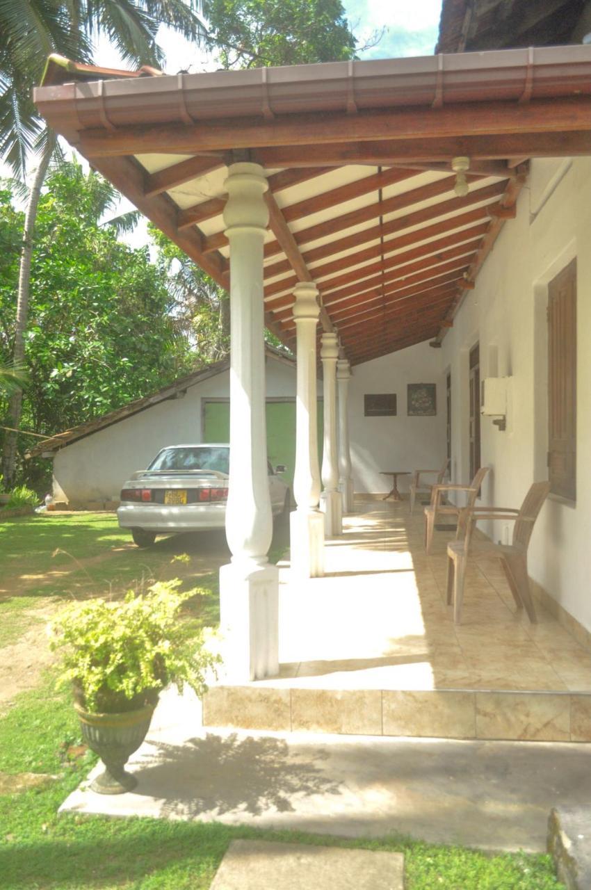 Sun And Surf Rest Hotel Ahangama Exterior foto