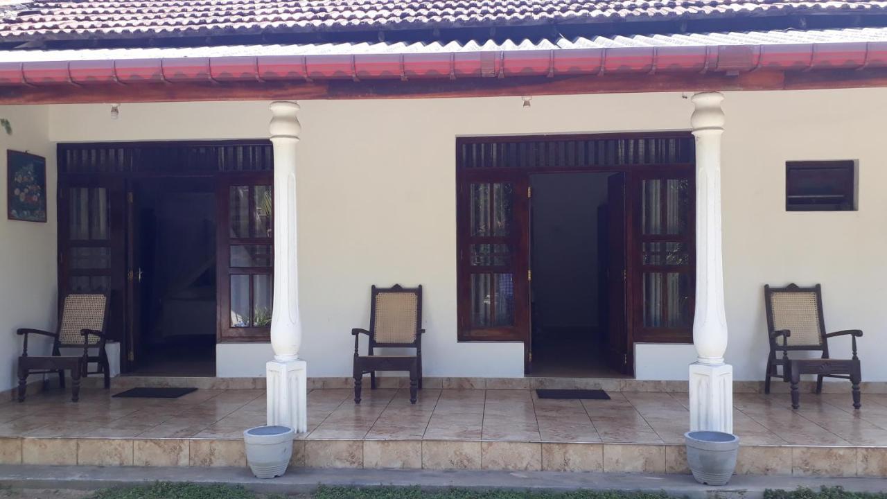 Sun And Surf Rest Hotel Ahangama Exterior foto